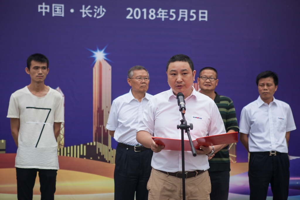 民族挖掘機(jī)品牌先導(dǎo)者，山河智能“城鎮(zhèn)建設(shè)利器”SWE80E9榮耀上市