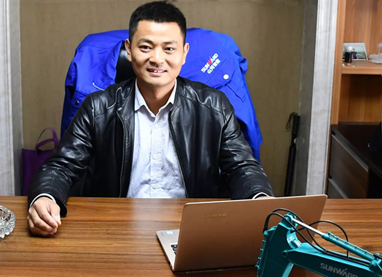 人生浮沉如夢(mèng)，攜手山河勇攀事業(yè)巔峰