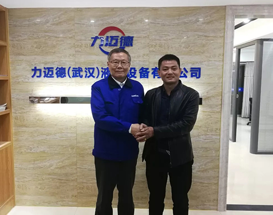人生浮沉如夢(mèng)，攜手山河勇攀事業(yè)巔峰