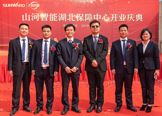 人生浮沉如夢(mèng)，攜手山河勇攀事業(yè)巔峰