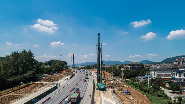 山河智能挖掘機(jī)，一臺頂幾臺！